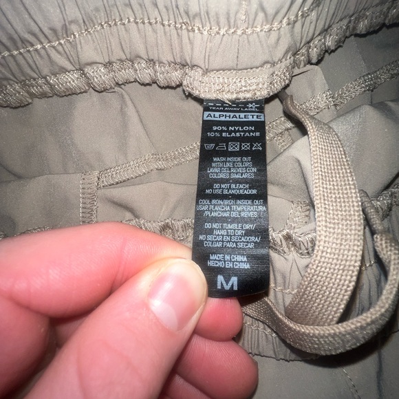 Alphalete Men Studio Shorts 6 Inch Brown / Tan Medium - Picture 3 of 4